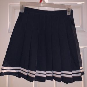 NWOT SMALL navy pleated skirt (with shorts)